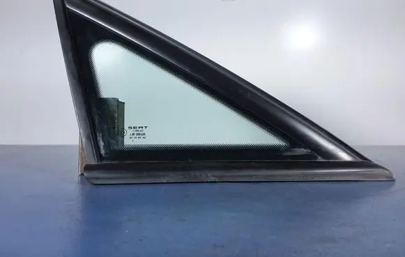 Seat Altea XL Front door vent window glass four-door 
