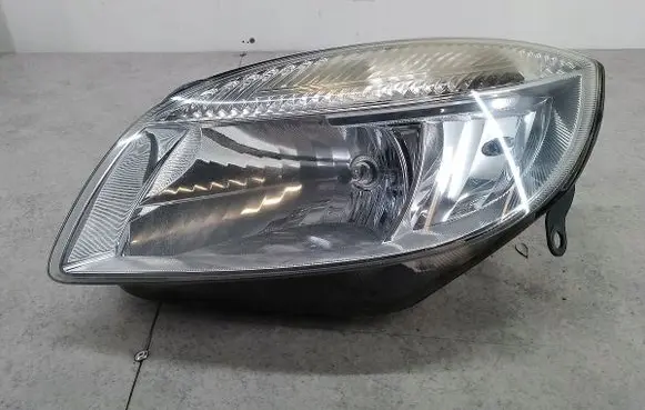 Skoda Fabia Mk2 (5J) Headlight/headlamp 