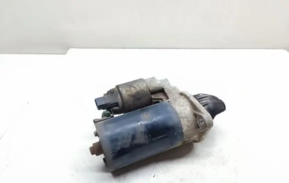 BMW 3 E90 E91 Starter motor 7589352