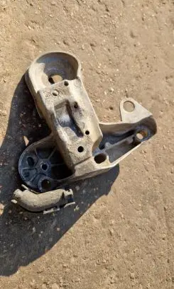 Skoda Superb B5 (3U) Engine mounting bracket 8e0199352d