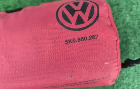 Volkswagen PASSAT B8 First aid kit 5K0860282