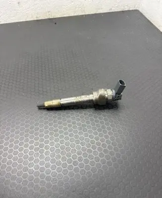 BMW 3 F30 F35 F31 Fuel injector 0445110613 8514146