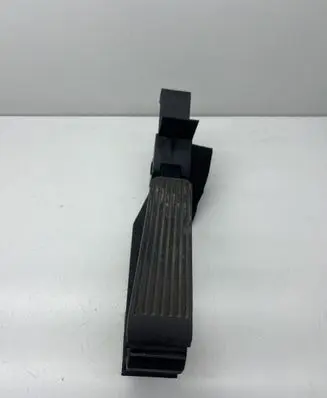 Mercedes-Benz E W211 Accelerator throttle pedal A2113000404