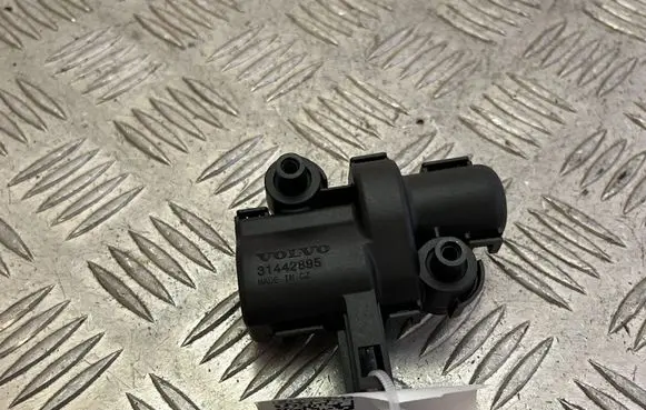 Volvo XC90 Glove box lock 31442895