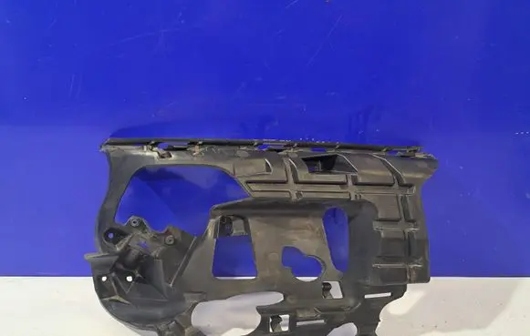 Volvo S60 Headlight/headlamp mounting bracket 31323841