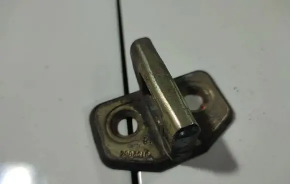 Volvo S70 V70 V70 XC Rear door lock loop/hook striker 9152864