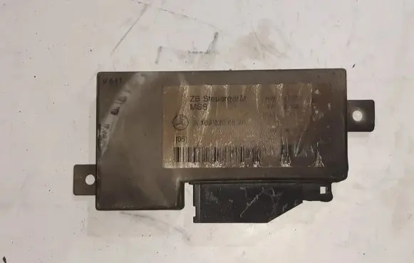 Mercedes-Benz B W245 AHM trailer towing control unit/module A1698208926