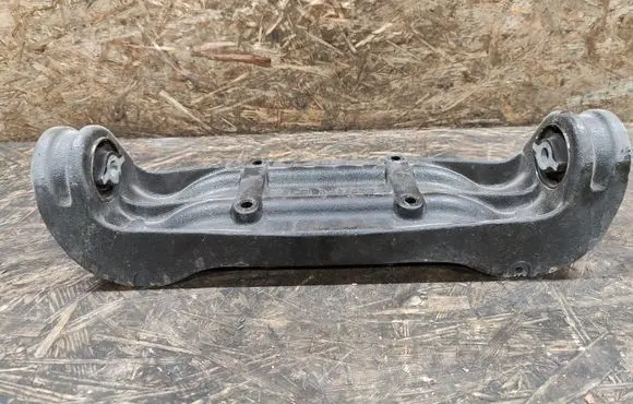 Maserati Quattroporte Rear differential/diff mount bracket 3455673