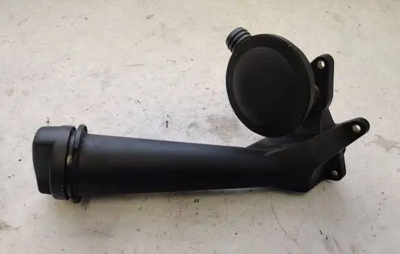Volkswagen Transporter - Caravelle T4 Oil fill pipe 074115308B