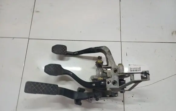 Audi A4 S4 B5 8D Accelerator throttle pedal 