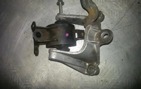 Honda Jazz Engine mount bracket
