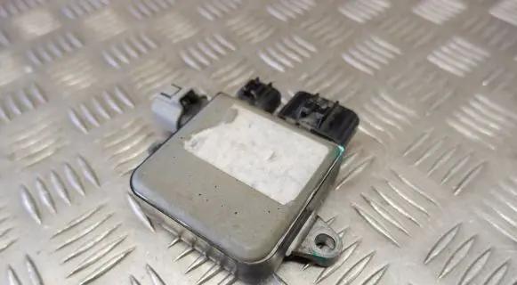 Tesla Model S Coolant fan relay 8282120280