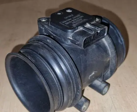 Volvo V70 Mass air flow meter 9202199