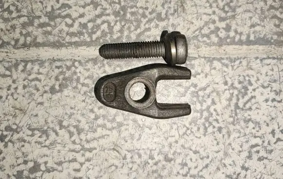 Volvo S40, V40 Fuel Injector clamp holder 