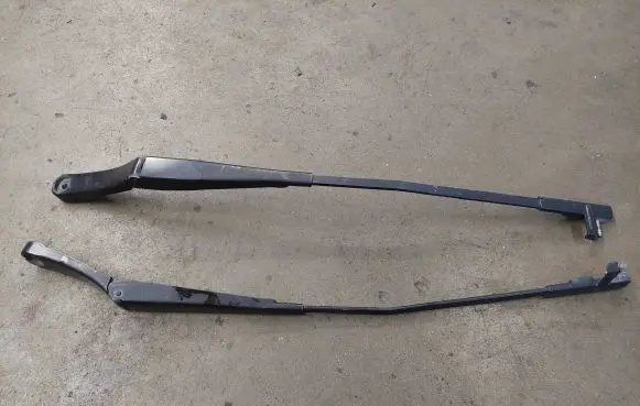 Volkswagen Golf Plus Front wiper blade arm 5m0955409a 5m0955410a