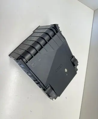 Volkswagen Tiguan Fuse box cover 1K0937132G 1K0937132F