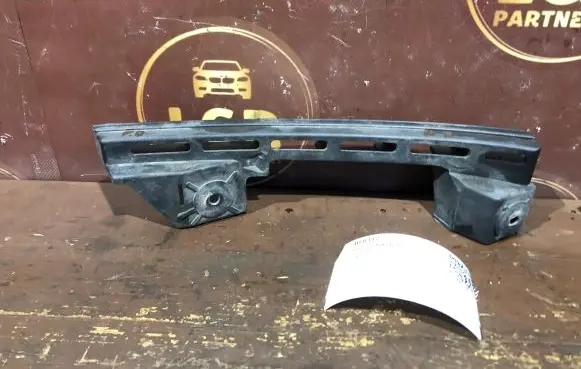 Volkswagen Caddy Front bumper mounting bracket 1T0807890B