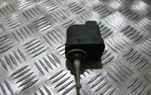 Headlight level adjustment motor