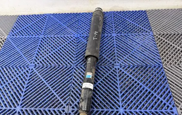Lexus CT 200H Rear shock absorber/damper 4853076110