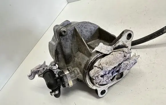 Nissan Primera Vacuum pump 0163322916