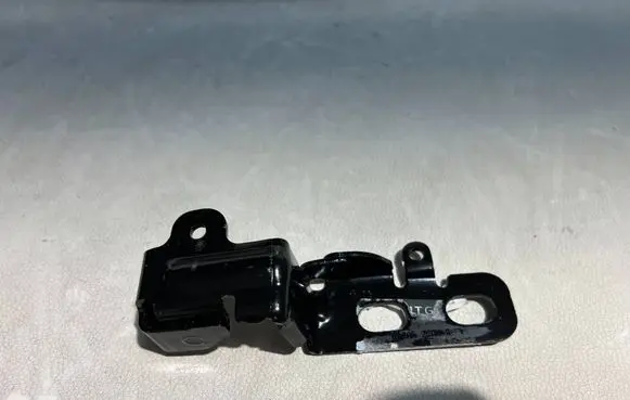Renault Megane IV Fender mounting bracket 622352184R