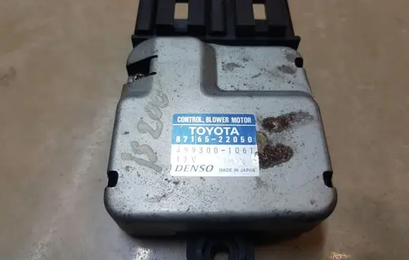 Lexus IS 200-300 Heater blower motor/fan resistor 8716522050 4993001061