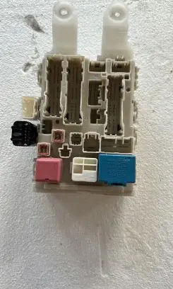 Toyota Verso Relay mounting block 827300F051