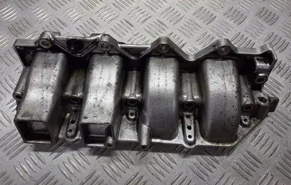Renault Megane II Intake manifold 8200329496