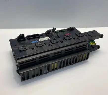 Mercedes-Benz E W211 SAM control unit 2115452101 5DK00804750 A2115452101
