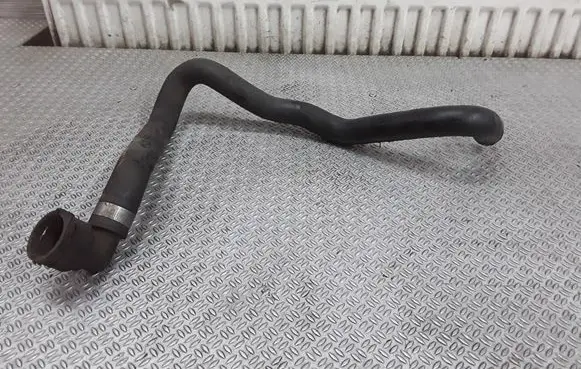 Volkswagen PASSAT B5.5 Engine coolant pipe/hose