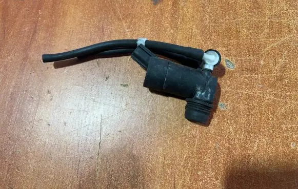Volvo V50 Windscreen/windshield washer pump