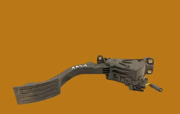 Volvo S40 Accelerator throttle pedal 4M519F836AH