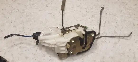 Mitsubishi Pajero Front door lock