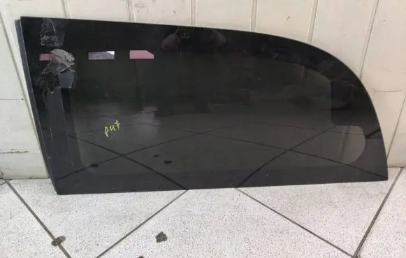 Chrysler Town & Country V Rear side window