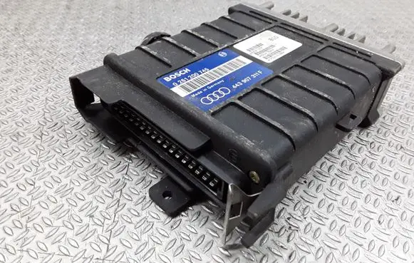 Volkswagen PASSAT B3 Engine control unit/module 443907311F 0261200745