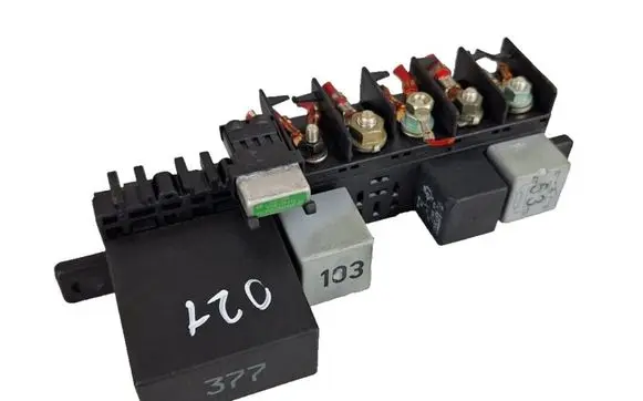 Volkswagen Golf IV Fuse box set 8L0941822