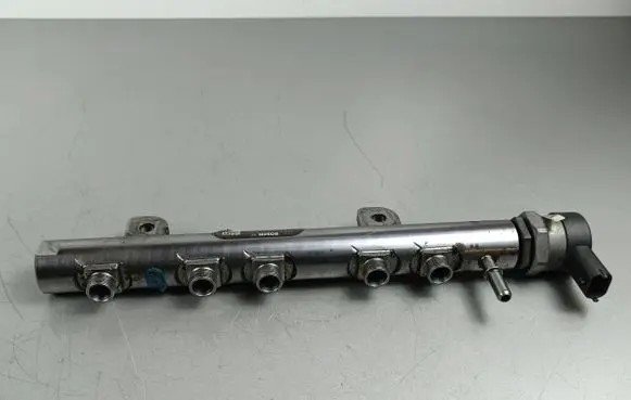 Jeep Grand Cherokee Fuel main line pipe 0445216044