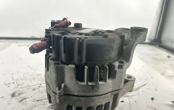 BMW 1 E81 E87 Generator/alternator 7802261