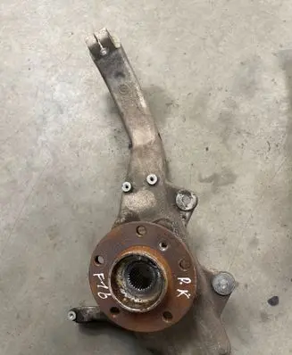BMW X6 F16 Front wheel hub 6869869 77377317