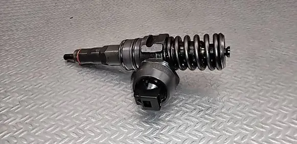Audi A4 S4 B7 8E 8H Fuel injector 038130073BJ