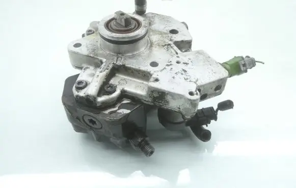 Volvo XC70 Fuel injection high pressure pump 0445010111