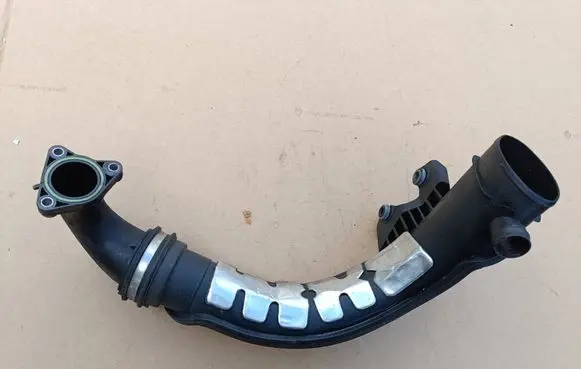 Ford Kuga II Air intake hose/pipe 1071621804