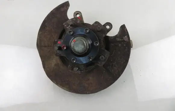 Suzuki Grand Vitara I Front wheel hub spindle knuckle