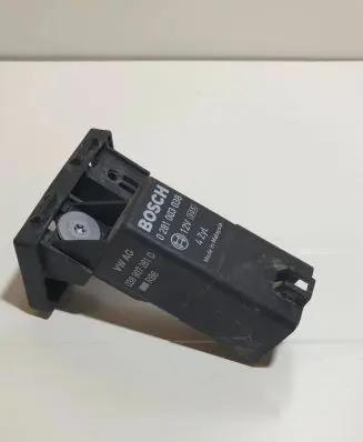 Volkswagen PASSAT B6 Glow plug pre-heat relay 0281003038 038907281D