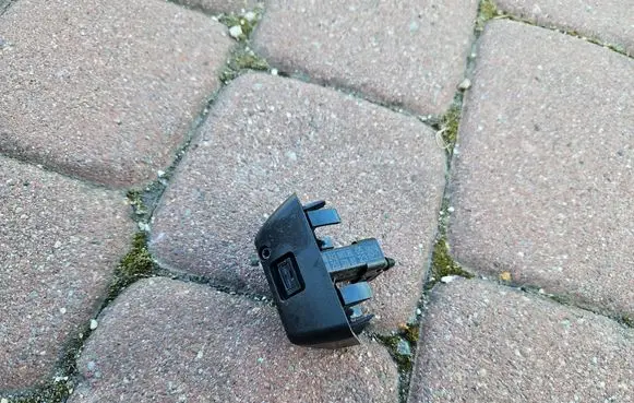 Windshield washer spray nozzle