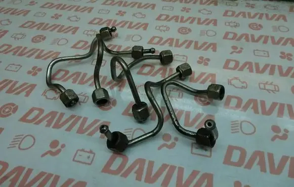 Fuel injector supply line/pipe
