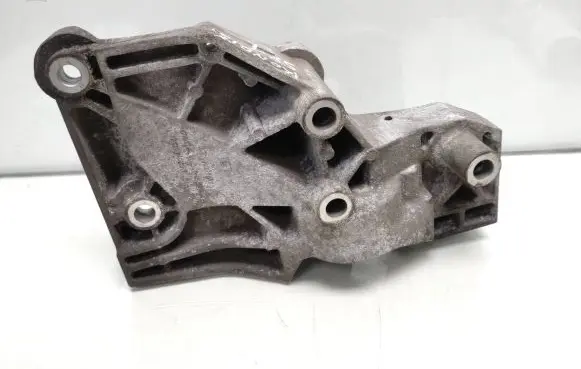Opel Insignia A A/C compressor mount bracket 55562863 532274354