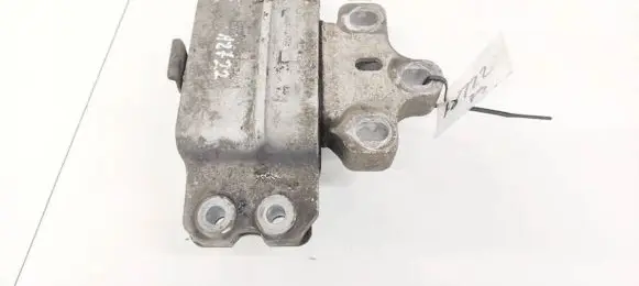 Volkswagen PASSAT B6 Engine mount bracket 3C0199555
