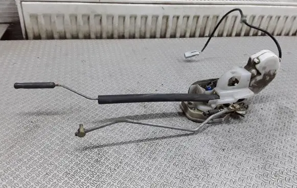 Honda CR-V Front door lock