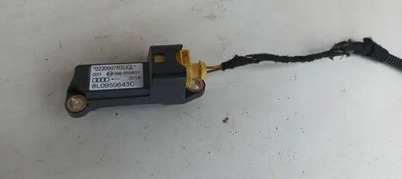 Audi A3 S3 8L Airbag deployment crash/impact sensor 8L0959643C 050401 0230907R3UQL